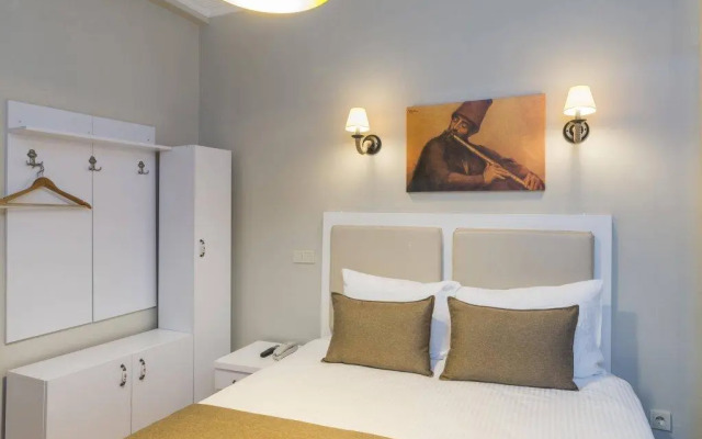 The Little House Hostel