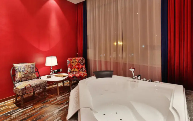 Yunxi Art Theme Hotel