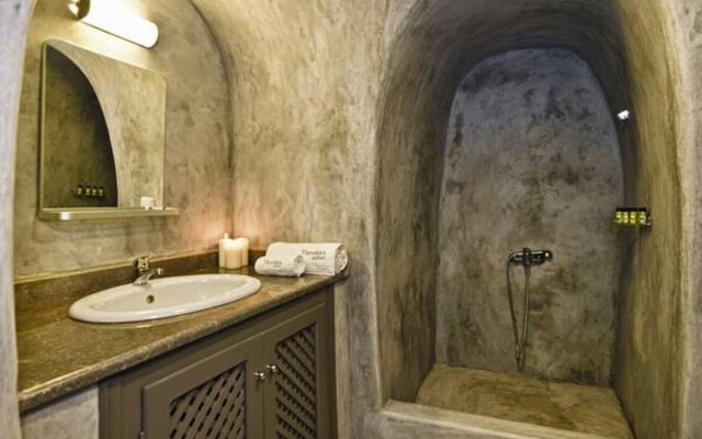 Theodora Suites - Adults Only