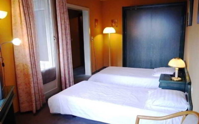 Hotel 33