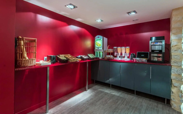 Posy Hotel by Happyculture