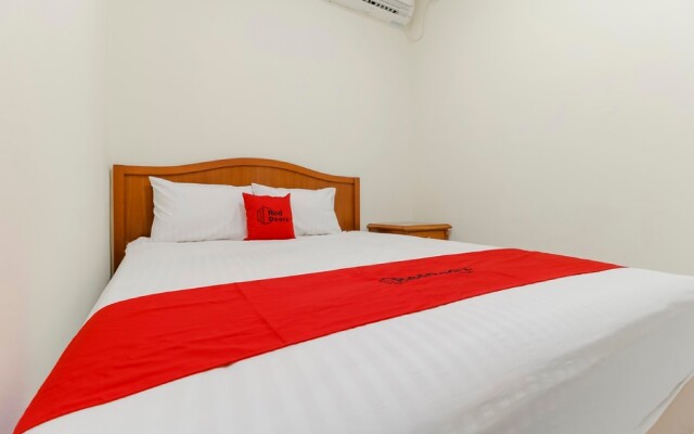 RedDoorz Plus near Ciputra World Kuningan 2