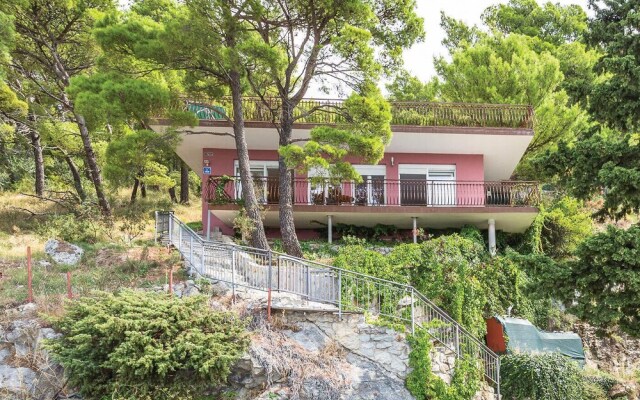 Awesome Home in Brela with Hot Tub, WiFi & 4 Bedrooms