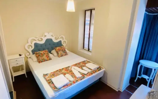 Maya Hotel Studio E