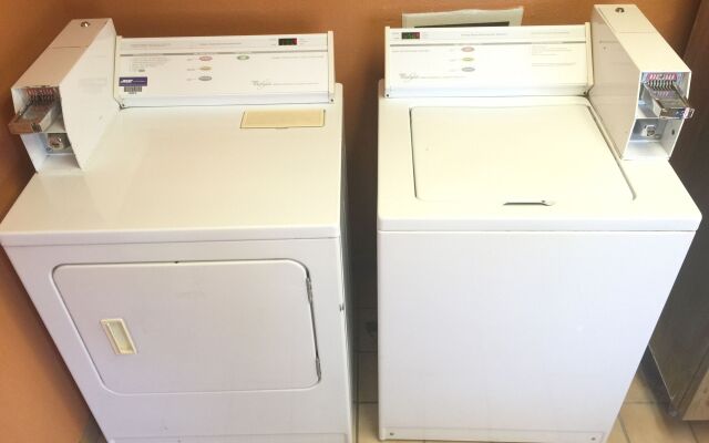 Americas Best Value Inn Garden City