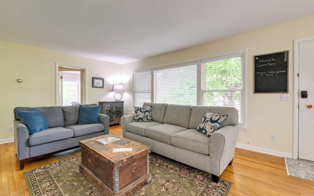 Grants Pass Getaway w/ Expansive Deck!