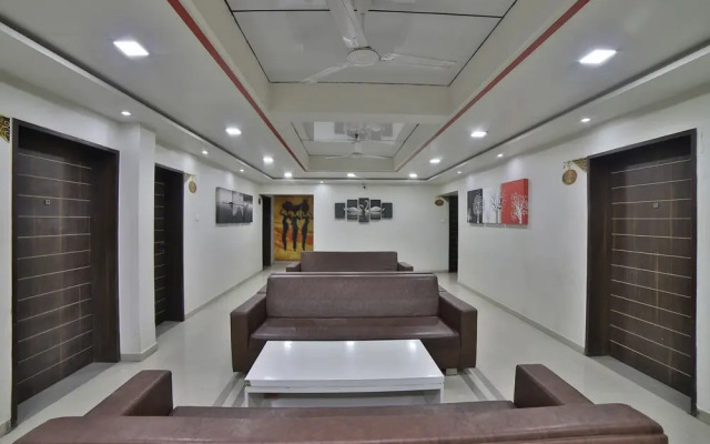 Oyo 44421 Hotel Radhika