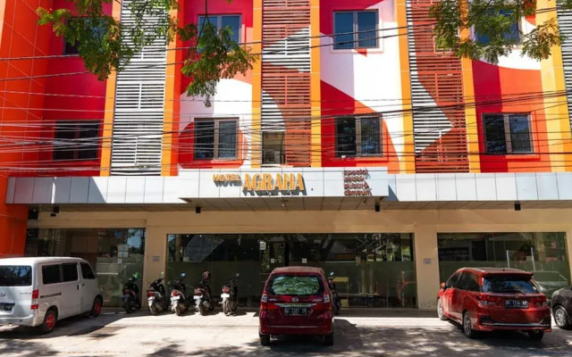 Reddoorz Plus Near Karebosi Area 3