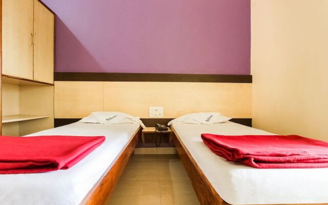 Spot on 49517 Hotel Hoysala Deluxe Lodging