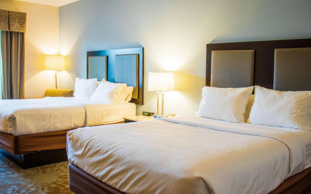 Comfort Inn & Suites Plainville-Foxboro