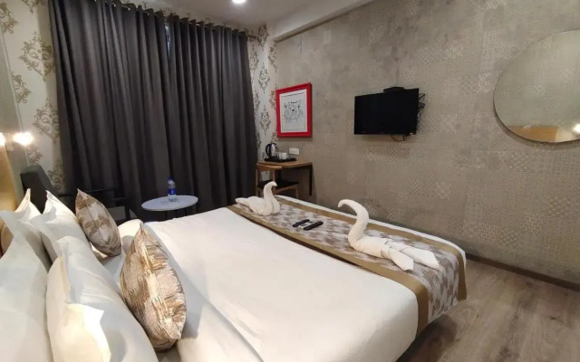 Saltstayz Select - Near Sohna Road City Center