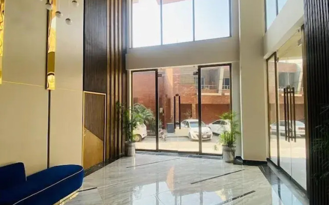 Holidazzle Serviced Appartment