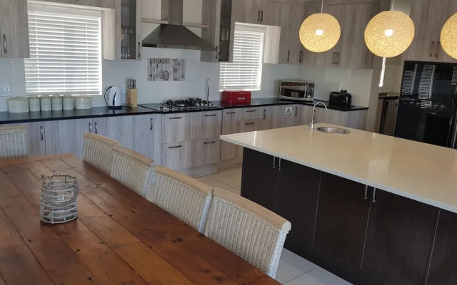 Seasons of Serenity, Langebaan 8-sleeper