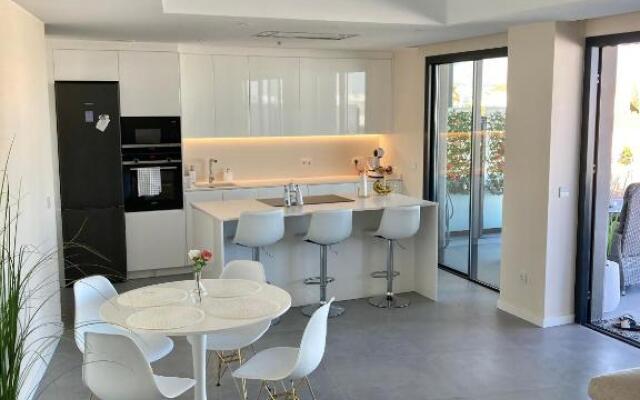 The View Luxury Vacation Apartment 4