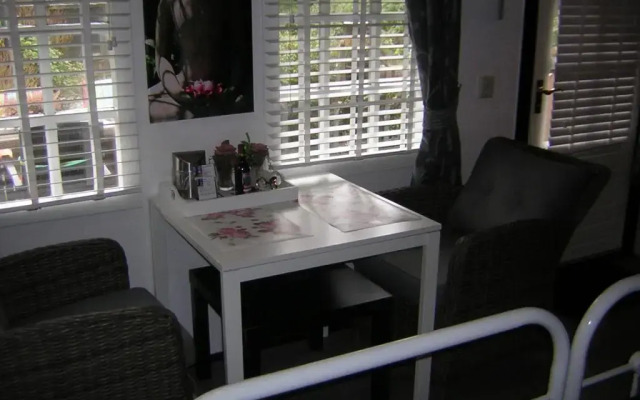 Prive tuinhuis B&B Elly