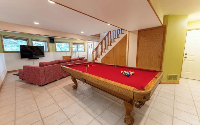 Mountain Chalet 2Min to Jasper Park Gate