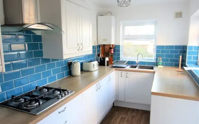 Contemporary Home in Friendly Easton - Free Parking