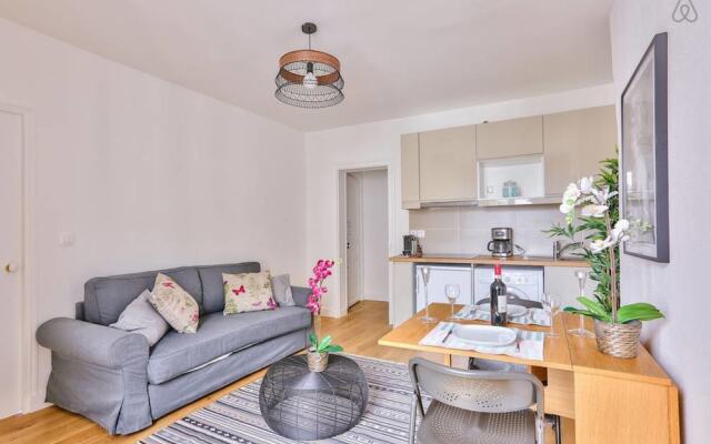 Family Apartment in Buttes Chaumont