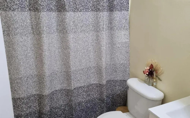 2-bed, Sleeps 4, Private Garden, Parking
