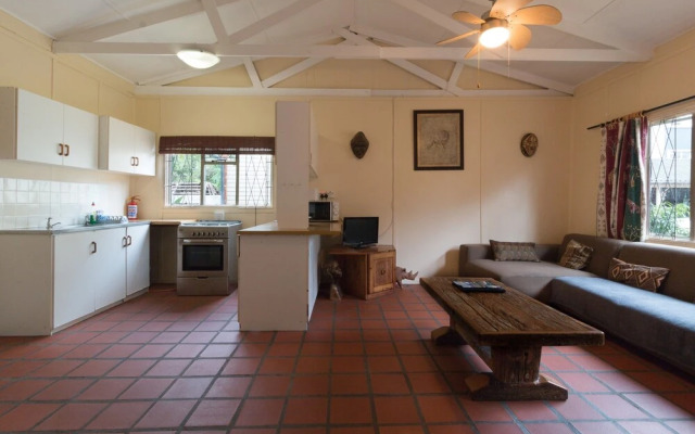 Inyathi Guest Lodge & Self Catering Chalets