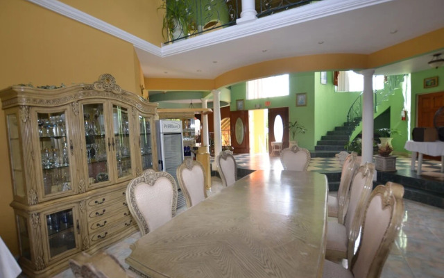 Dream Castle Villa, Montego Bay 8BR