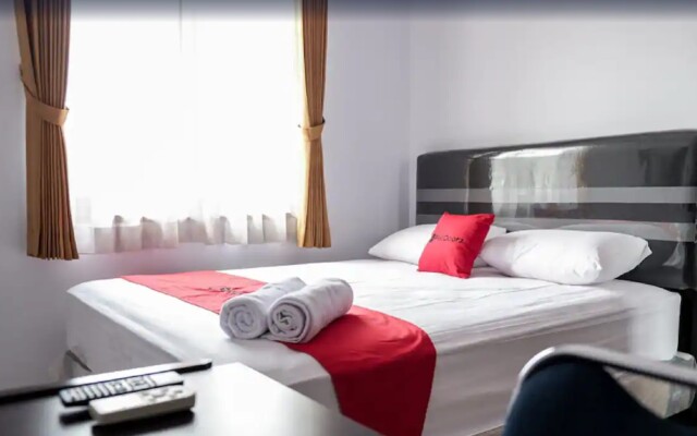 RedDoorz near Supermall Karawaci 2