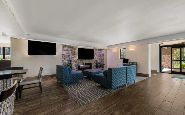 Quality Inn & Suites Airport