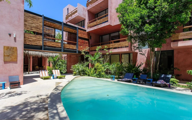 Vibrant Condo in Nature with Pool