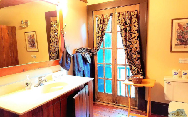 Lion's Inn Bed and Breakfast