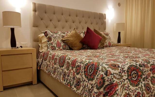 Cute 1 BR in amazing location by Happy Address