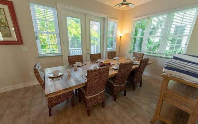 Beachy Villa Vista Apartment 5