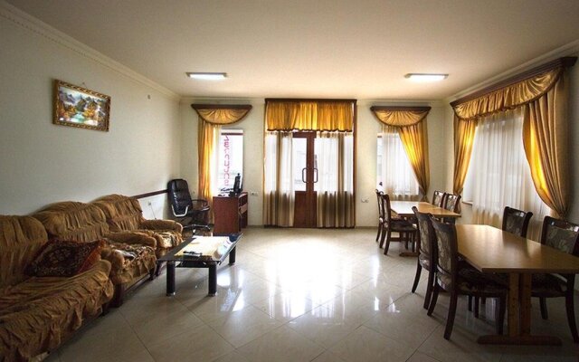 Hotel Noy