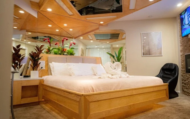 Sybaris Pool Suites