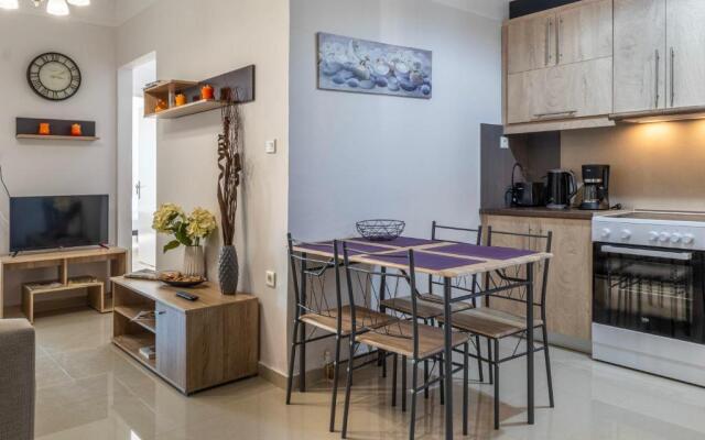 Comfy Central Square Gem with Terrace