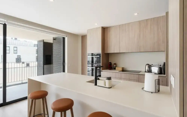 Green Coast Beachfront Retreat by Minho s Guest