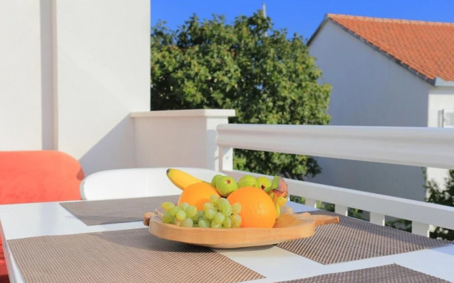 Lias 2 - With Restaurant - A8