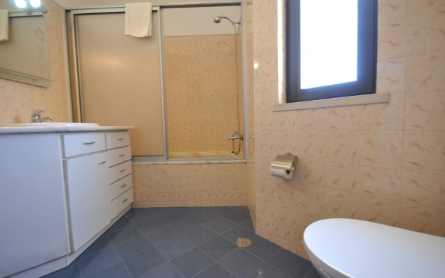 Residential Cul-de-sac Walking Distance to Centre, Private Pool, Free AC & Wifi