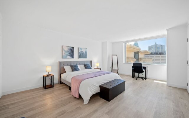 Cozysuites TWO Bold Beachfront Condos