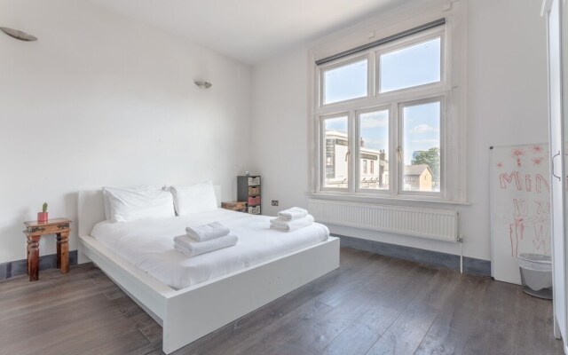 Spacious and Contemporary 3 Bedroom House