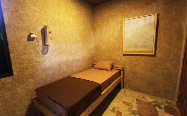 Posnya Seni Godod Art Gallery & Homestay – Guest Rooms – Yogyakarta