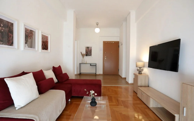 Phaedrus Living Piraeus Abstract Flat