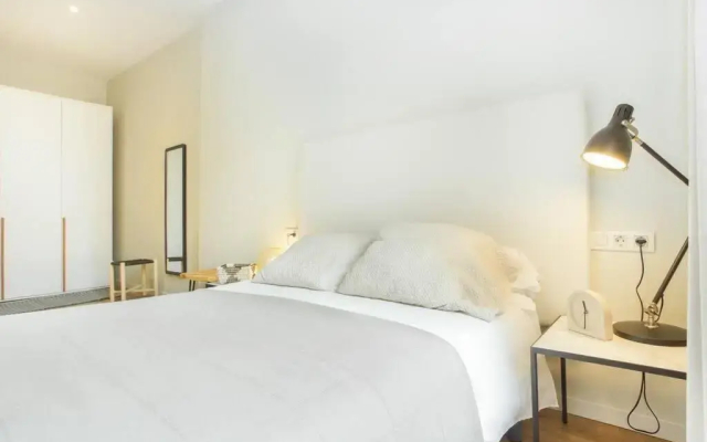 Bright and modern 4bedroom with terrace in Las Ramblas P1