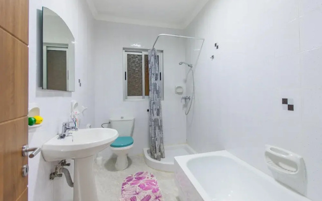 Merill Pool and Sea Charming Apart 5