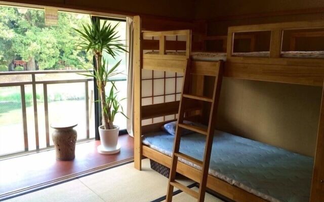 Yasuragi Guest House & Bar