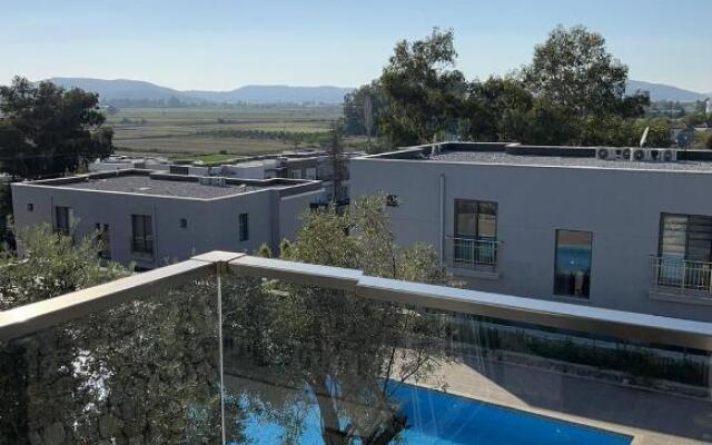 Scenic Flat With Shared Pool in Milas