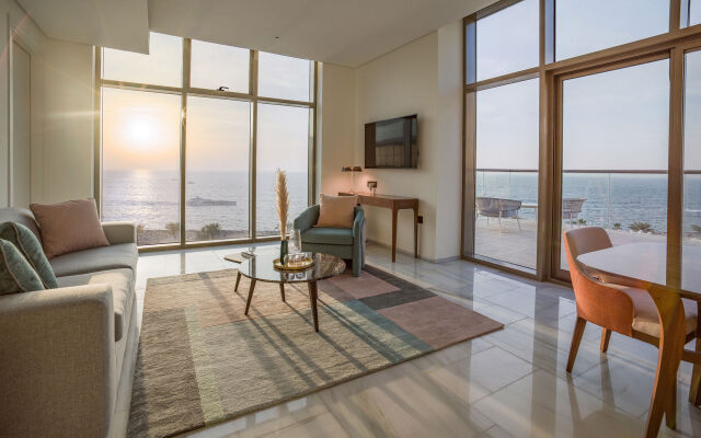 Th8 Palm Dubai Beach Resort, Vignette Collection, by IHG