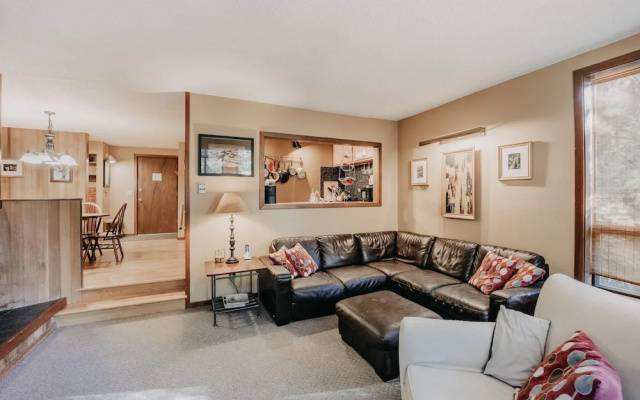 Snowater Condo 41 - A Spacious Condo With Private Sauna Wifi and a Soaker tub