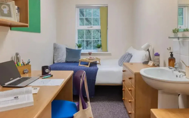 Student Only Cable Street