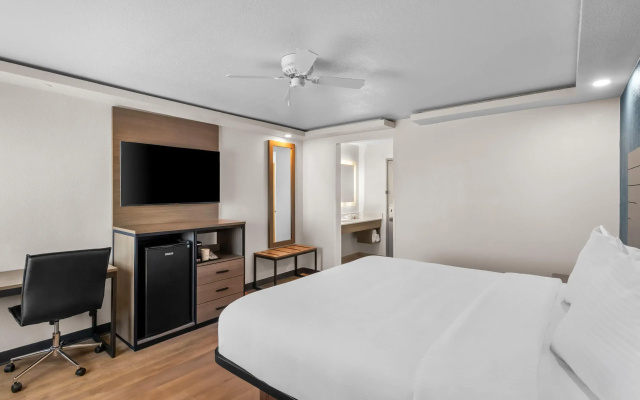 Baymont by Wyndham Arlington At Six Flags Dr