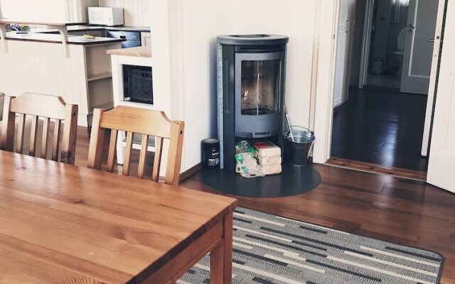 StayPlus 3BR City Apartment With Garden